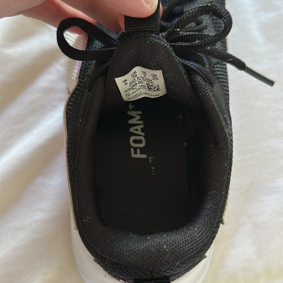 Puma - Picture 3 of 10